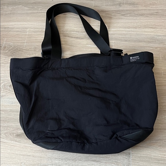 lululemon athletica Handbags - Lululemon Clean Lines Tote Black